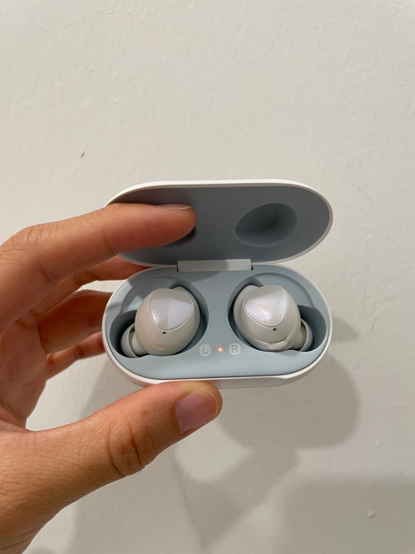 Samsung galaxy shop buds 1st generation