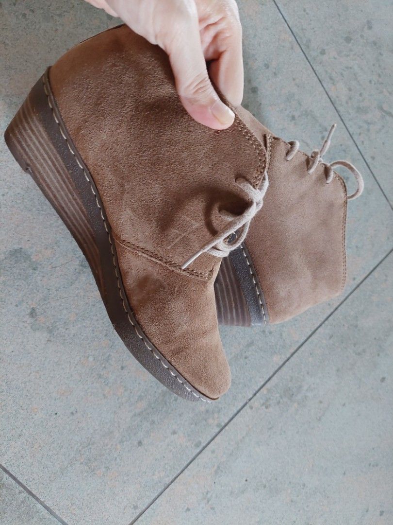 Shoes (Category: Boots) located in Singapore. Submitted by littleharmony (Listing ID 1240169578, Image 3). Description: .