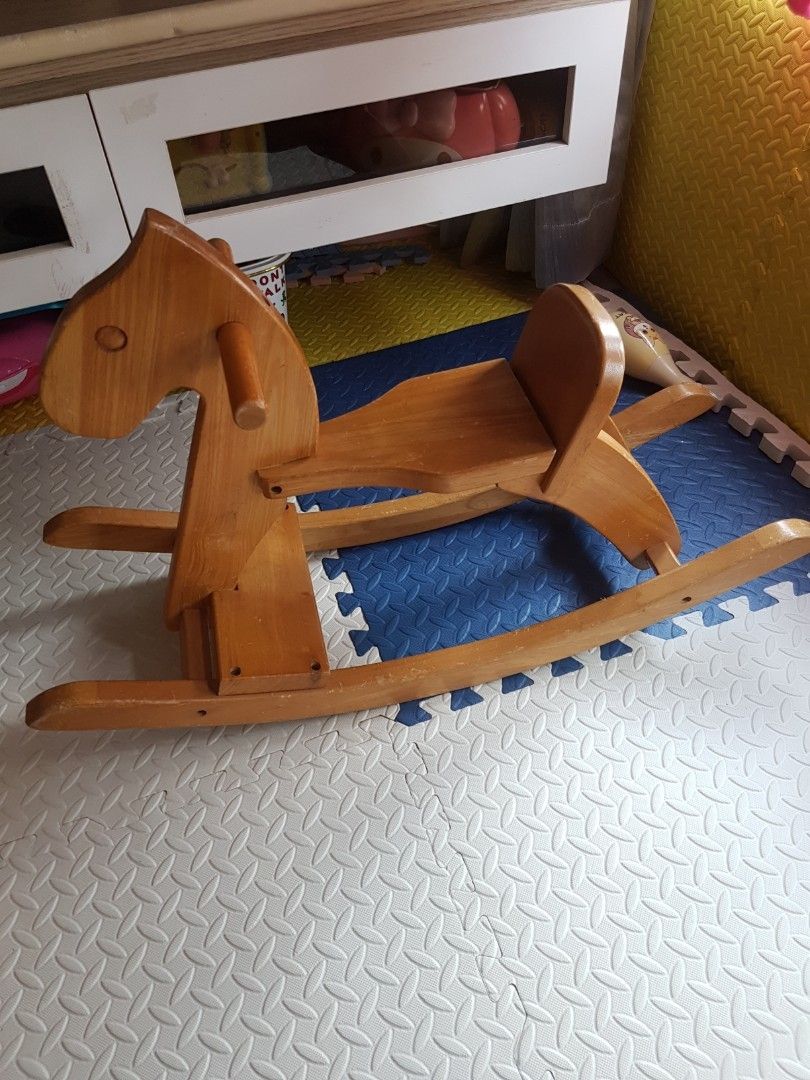 Bouncing horse scooter top