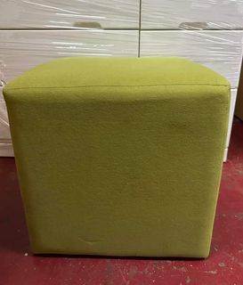Square Green Velvet Ottoman
Good as new
W18in x D18in x H18in
