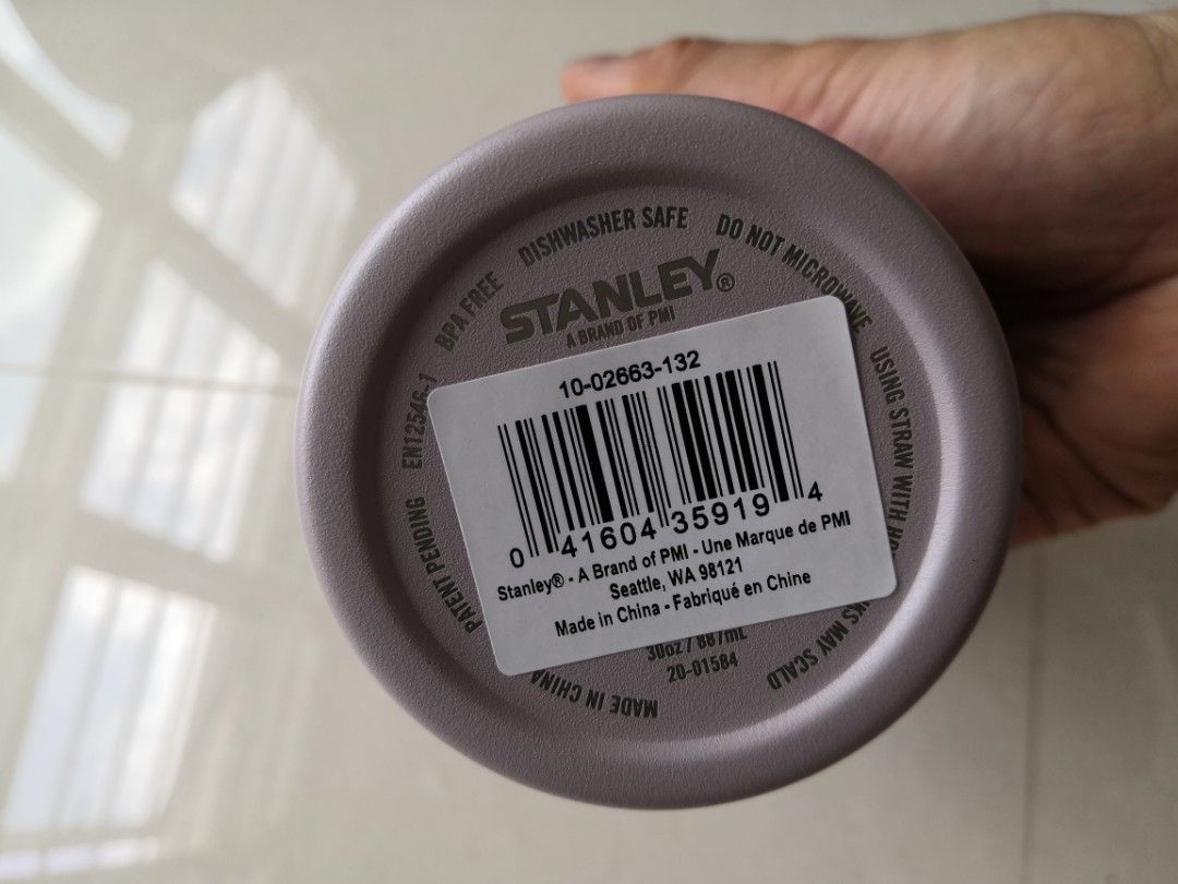 30oz Stanley Travel tumbler brand new (Category: Water Bottles & Tumblers) located in Singapore. Submitted by anttsui (Listing ID 1240127700, Image 3). Description: Yes yes yes avail Sept'24 Brand new as seen Yes available unless put sold 30oz Abalone colour Very Slight not really visible dent In doubt, pls go purchase full price at official online or official retailshop. Serious seller not able to entertain Low ballers/ Kids / Drama or reply mes
