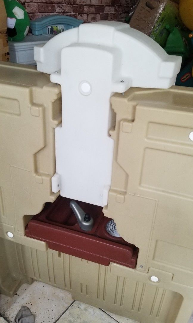Step 2 kitchen toy (Category: Infant Playtime) located in San Pedro. Submitted by dettevalenzuela813 (Listing ID 1240065107, Image 3). Description: Durable plastic made in US as is.