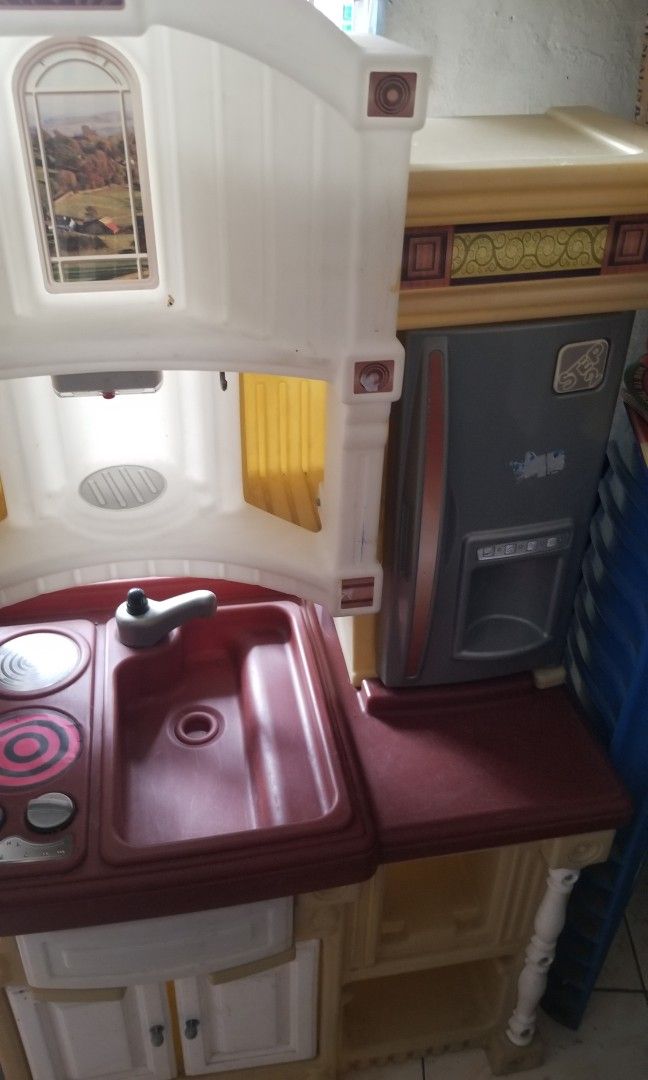 Step 2 kitchen toy (Category: Infant Playtime) located in San Pedro. Submitted by dettevalenzuela813 (Listing ID 1240065107, Image 1). Description: Durable plastic made in US as is.