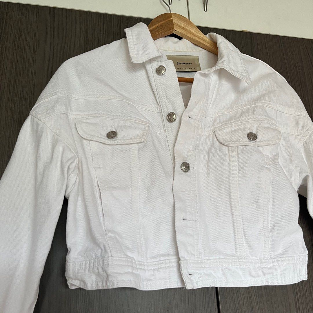 Stradivarus white cropped denim jacket, Women's Fashion, Coats, Jackets ...