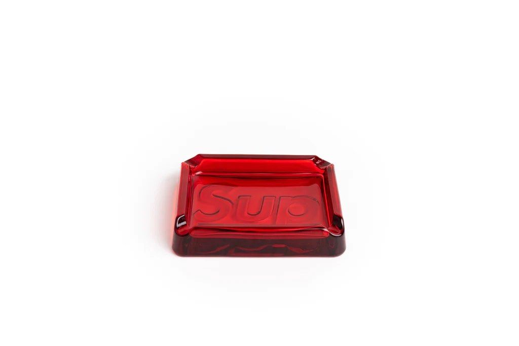 supreme debossed glass ashtray red color 煙灰缸, 名牌, 飾物及配件 