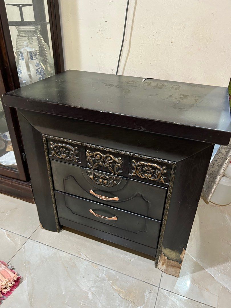 Table (Category: Tables & Sets) located in Shah Alam. Submitted by personallyyah (Listing ID 1240144265, Image 3). Description: just come pick up.