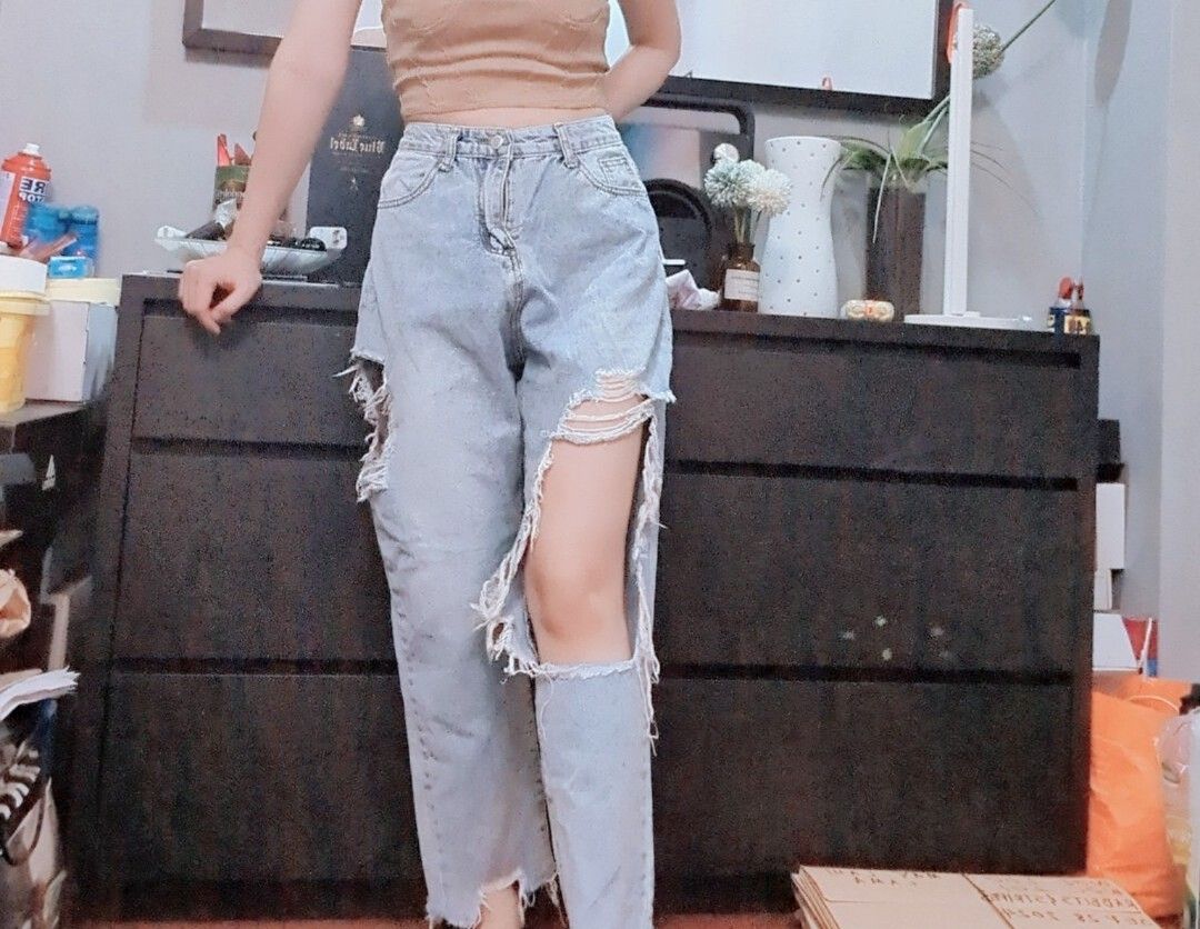Tattered Jean's 28 (Category: Jeans) located in Quezon City. Submitted by stylefast (Listing ID 1240169624, Image 1). Description: rush sale 100.