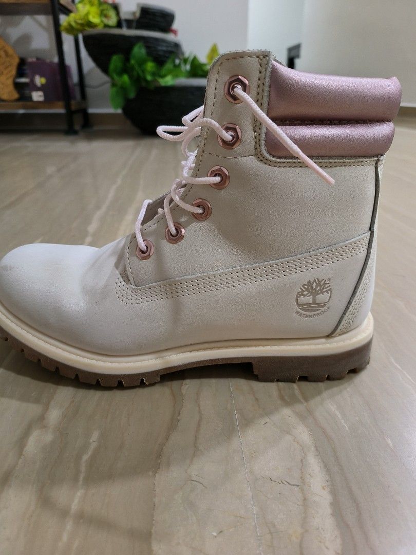 Lilac timberlands top