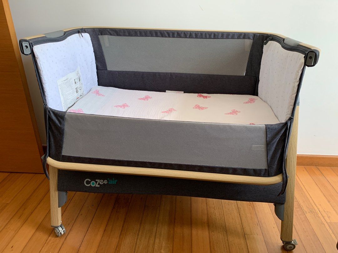 Tutti bambini cozee baby crib with rocker attachment, Babies & Kids