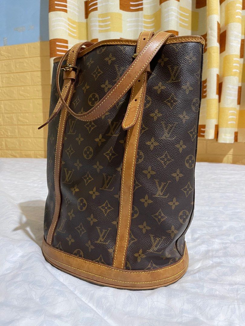 vintage Louis Vuitton Bucket Bag (Category: Luxury Bags & Wallets) located in Las Pinas. Submitted by odezz (Listing ID 1240180077, Image 2). Description: Still in good condition 👌.