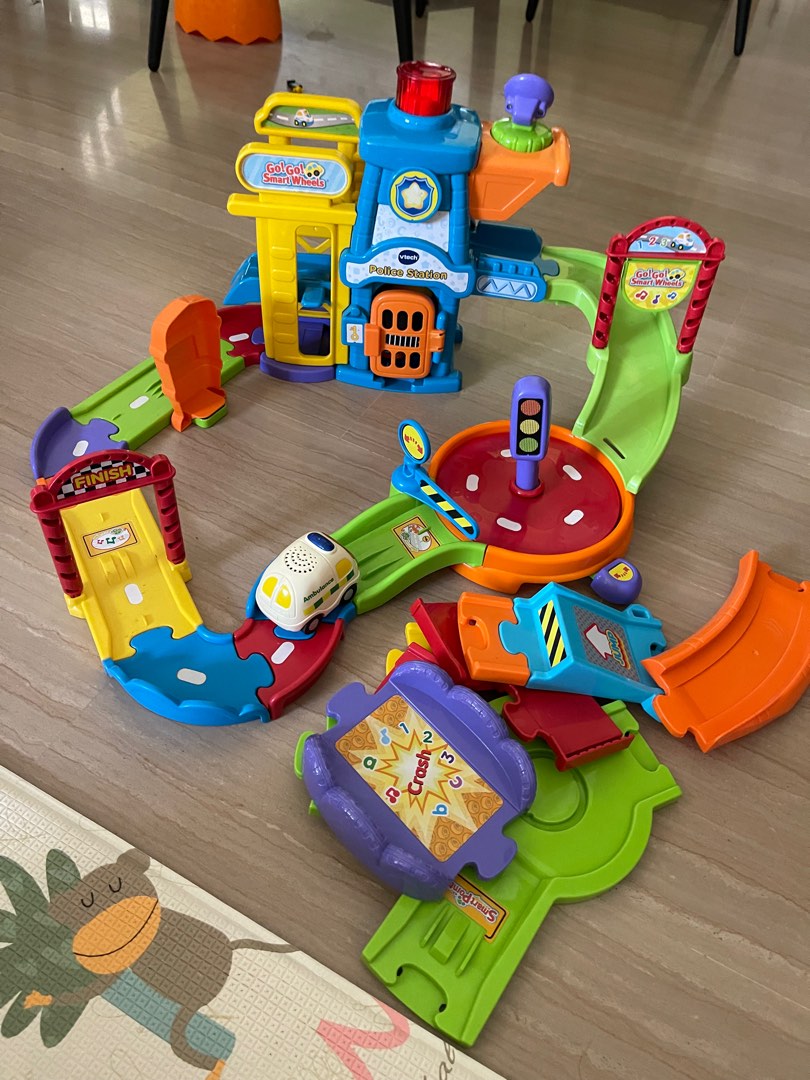 Vtech police station, Hobbies & Toys, Toys & Games on Carousell