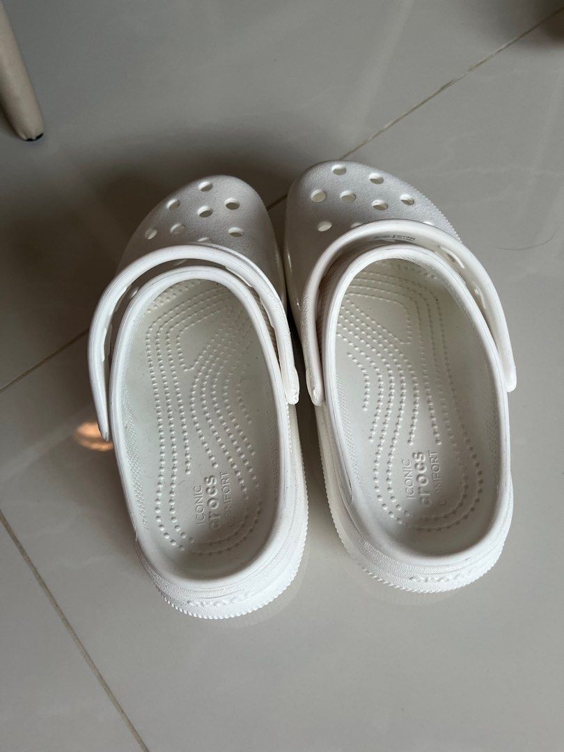 White crocs without new arrivals holes