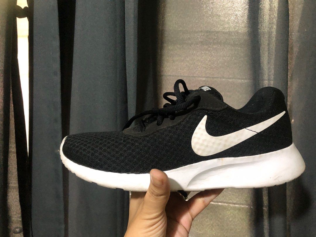 Nike tanjun black white original discount