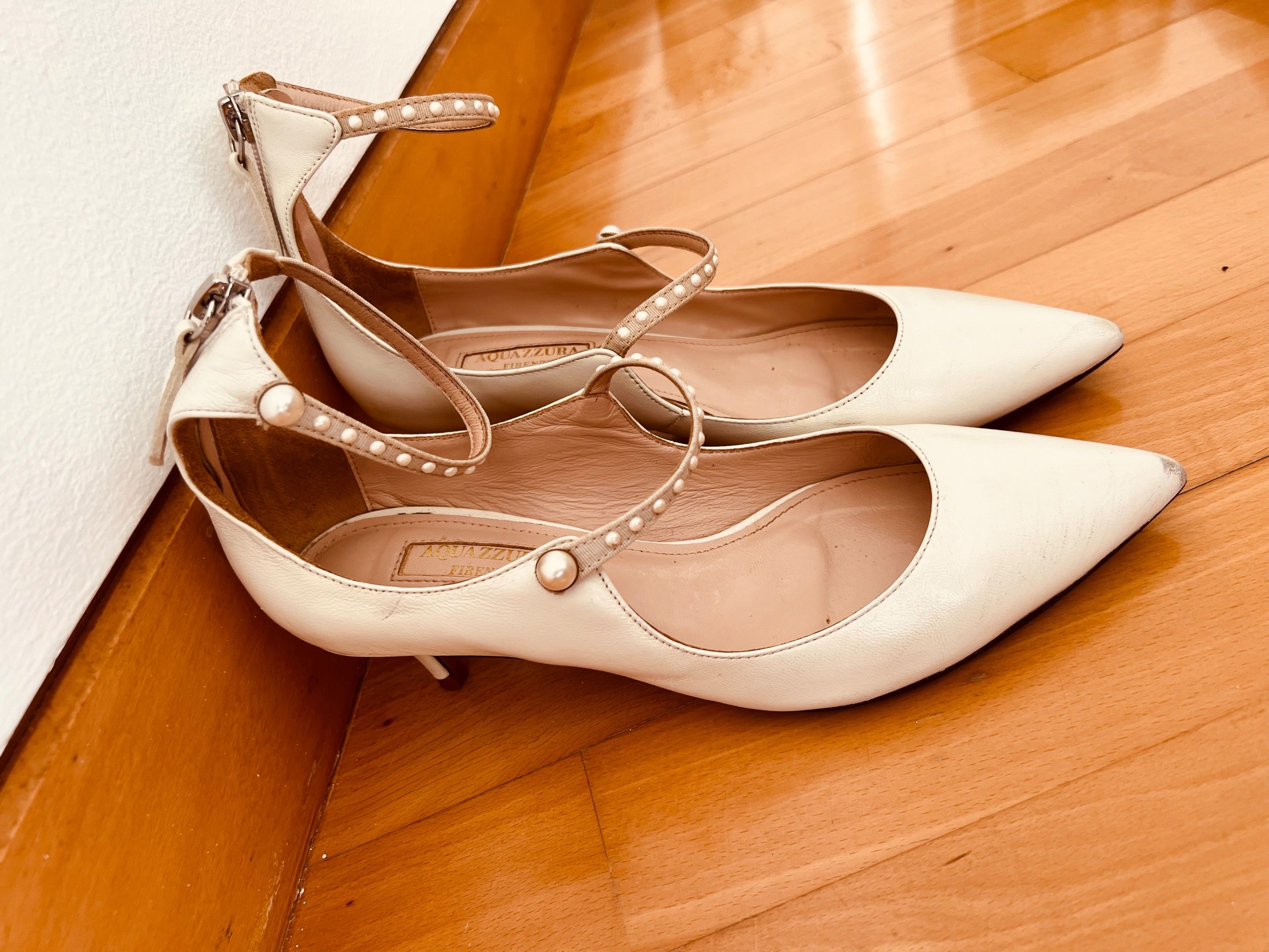 Aquazzura hotsell kitten heel