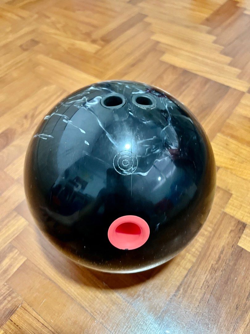 Maxim Ebonite spare bowling ball 13 Pound, Sports Equipment, Sports