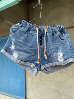 牛仔短褲