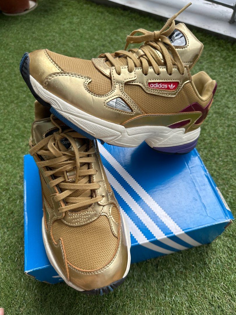 Gold sport clearance shoes