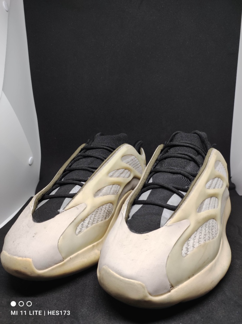 Adidas Yeezy 700 V3 Azael - 43, Fesyen Pria, Sepatu , Sneakers di