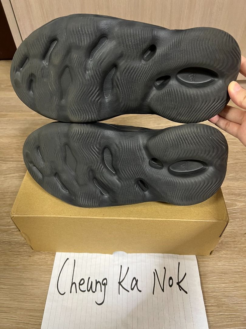 adidas Yeezy Foam Runner Onyx US9 UK9 FR43 26.5CM, 男裝, 鞋, 波鞋