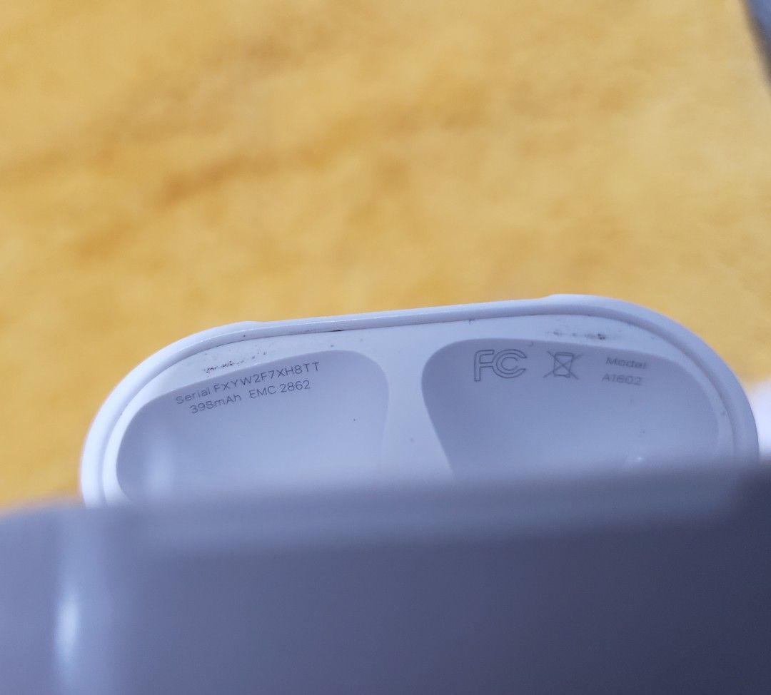 Airpods Gen 2 charger EMC2862 on Carousell