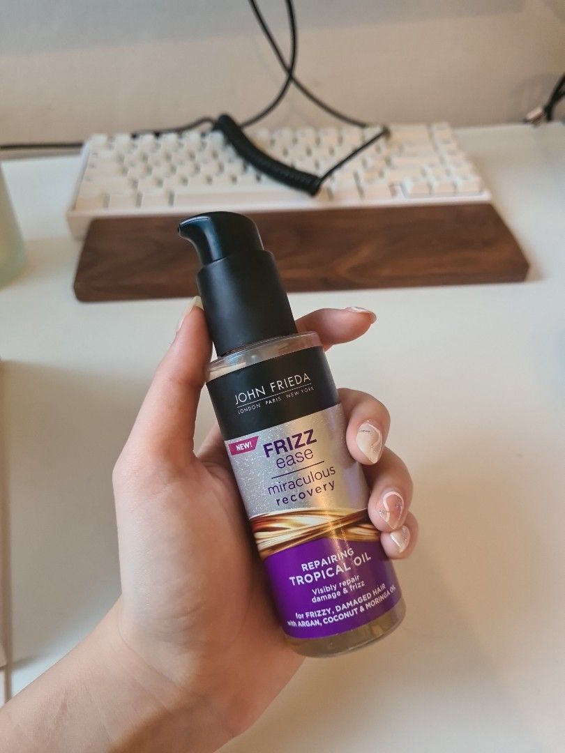 Beautiful Anti Frizz Oil Picture Illustration