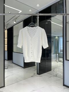 (Category: ) located in . Submitted by luxurycloset.shop (Listing ID 1235433874, Image 1). Description: .