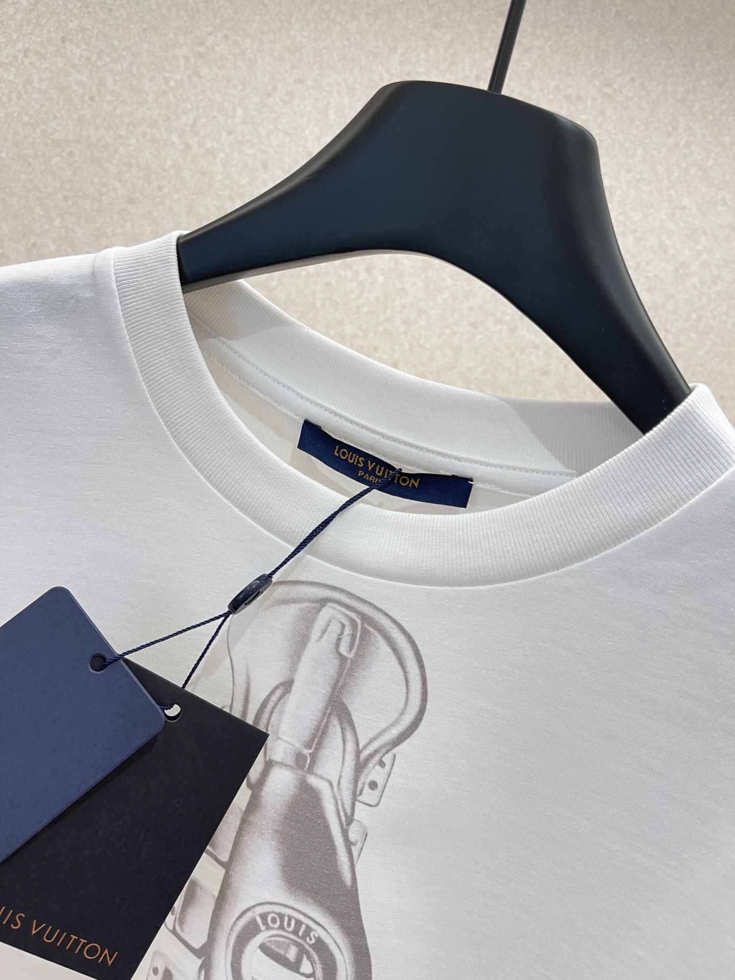 Shop Louis Vuitton 2023 SS Chain Cotton Medium Short Sleeves T-Shirts  (1AB7GW, 1AB7GV, 1AB7GU, 1AB7GT, 1AB7GS) by nordsud