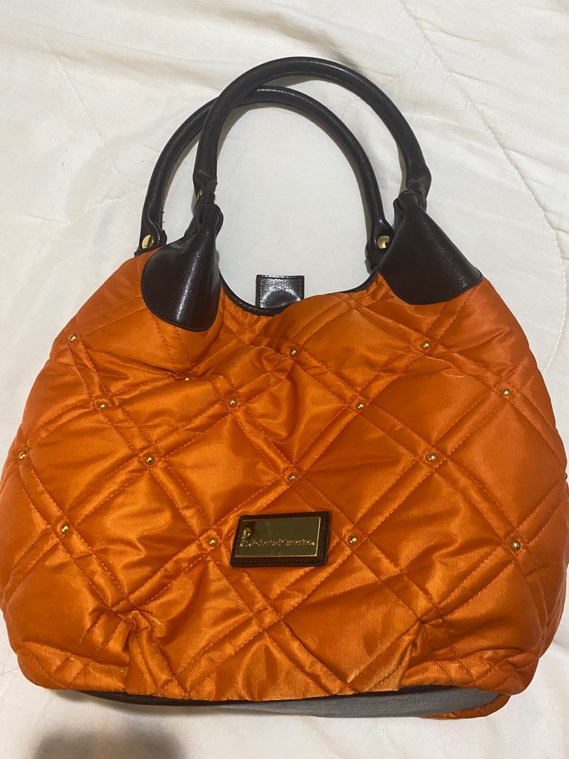 Authentic Roberta di camerino tote bag (Category: Luxury Bags & Wallets) located in Ilagan. Submitted by dbankerscloset (Listing ID 1235451119, Image 3). Description: Never been used Scratch in metal hardware due to storage. .