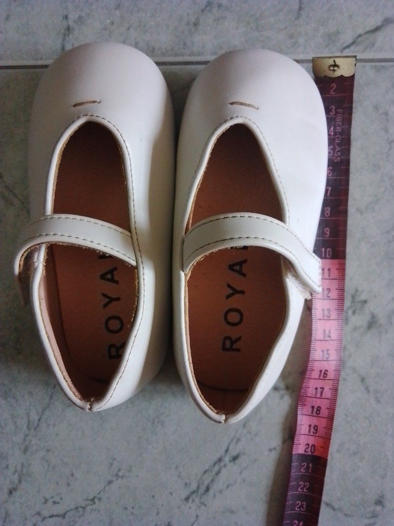 Girl flats sale deals