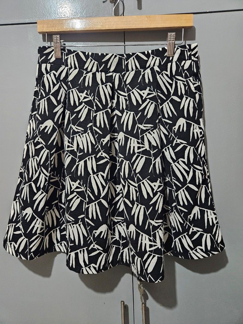 BADO SKIRT | W28-32 L19 (Category: Skirts) located in San Carlos. Submitted by chsoki (Listing ID 1235504331, Image 2). Description: .