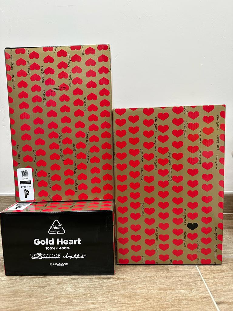 BEARBRICK Gold Heart 100％ & 400％, 興趣及遊戲, 玩具& 遊戲類