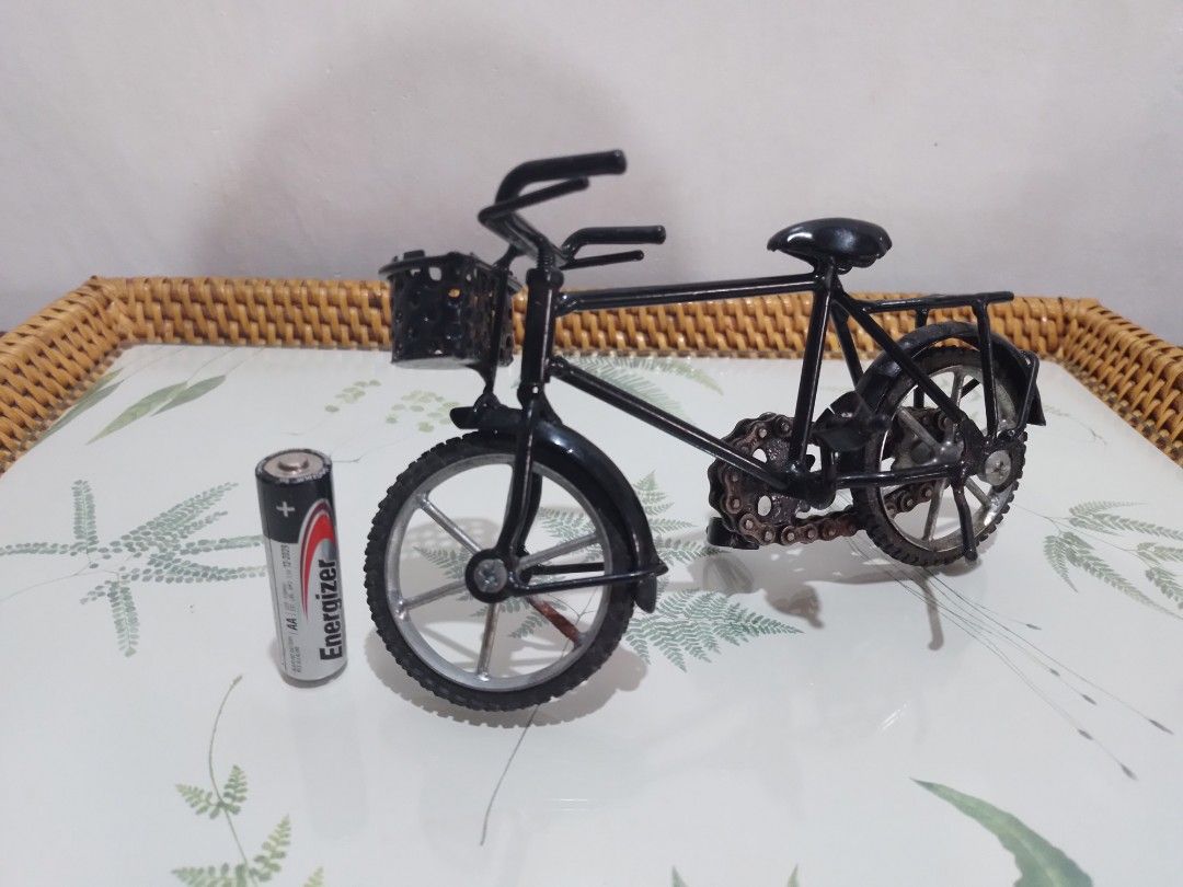 Retro Bicycle Iron Craft Decor (Category: Bicycles) located in Quezon City. Submitted by fernan_jaranilla (Listing ID 1235418411, Image 1). Description: Wrought iron craft. Moving parts. Wheels, pedal & handlebar. First to pay gets item..