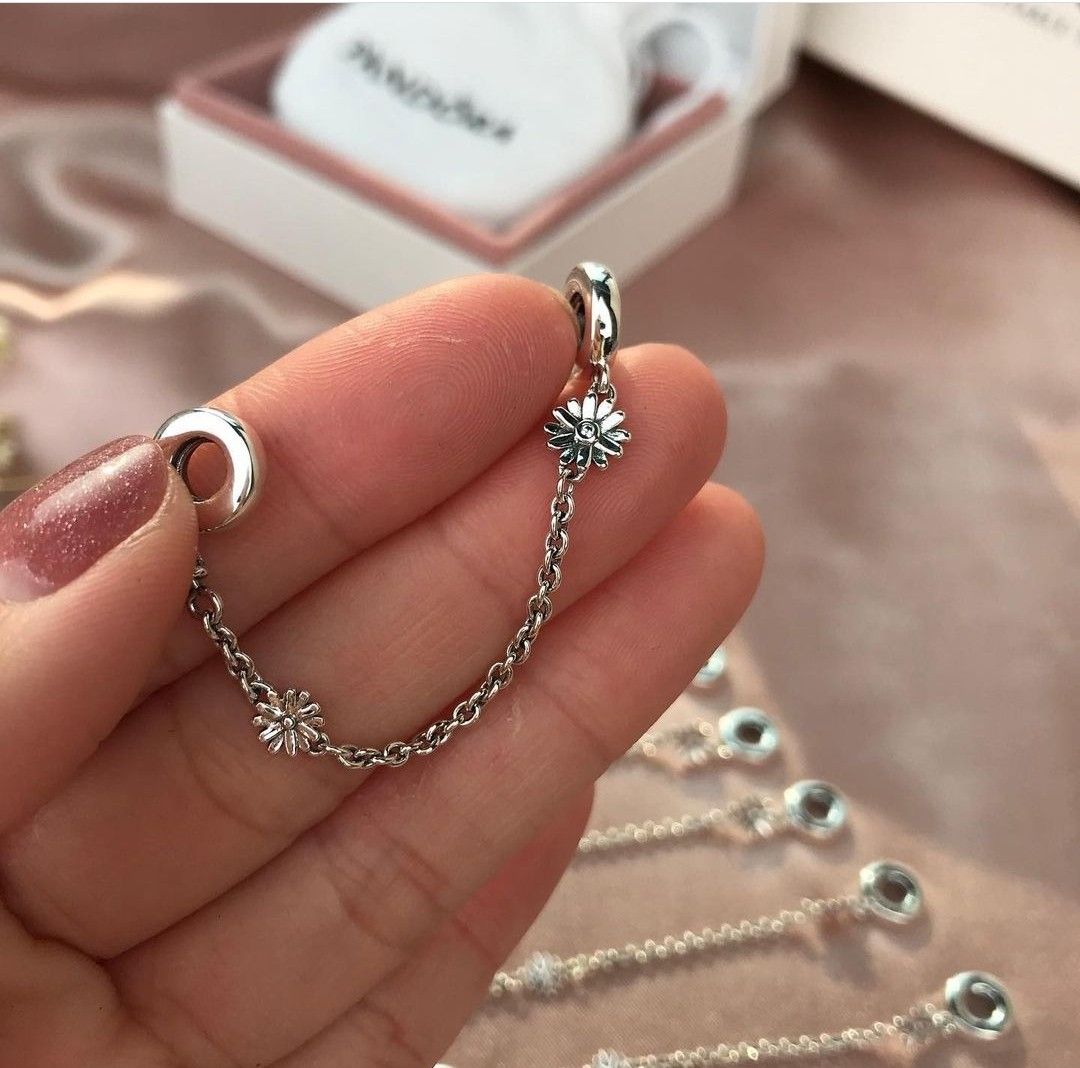 Pandora daisy top safety chain