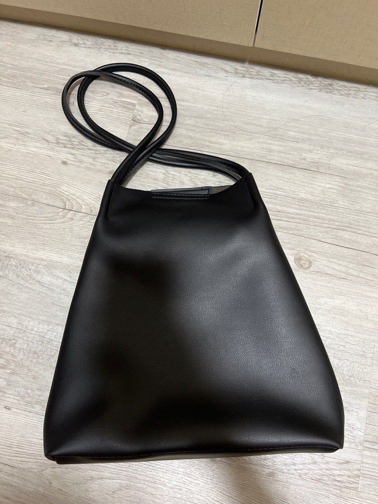 BLACK SHOULDER TOTE BAG, Women's Fashion, Bags & Wallets, Tote Bags on ...