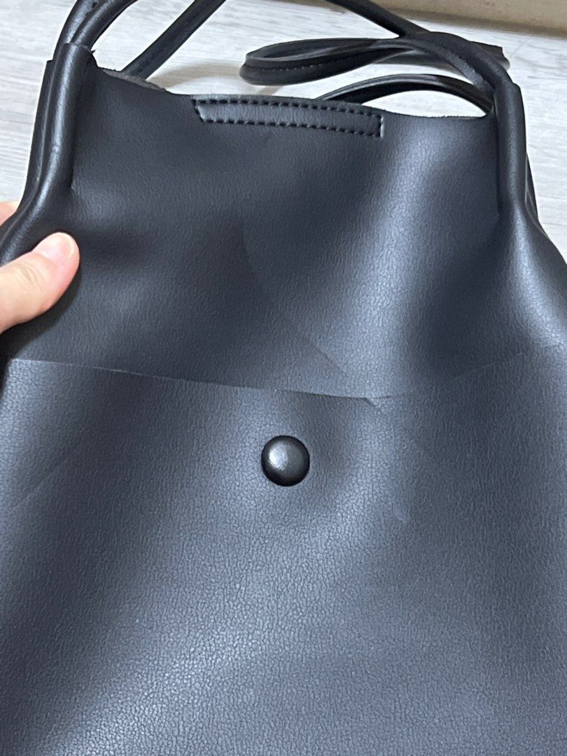 BLACK SHOULDER TOTE BAG, Women's Fashion, Bags & Wallets, Tote Bags on ...