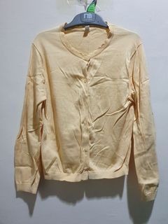 BNWOT UNIQLO PULLOVER SIZE 8
