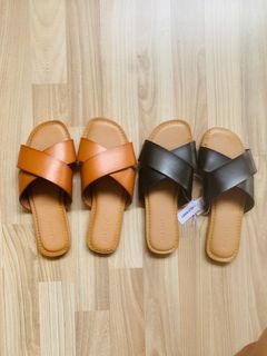 BNWT Old Navy Criss Cross Black & Brown Faux Leather Sandals 6.5