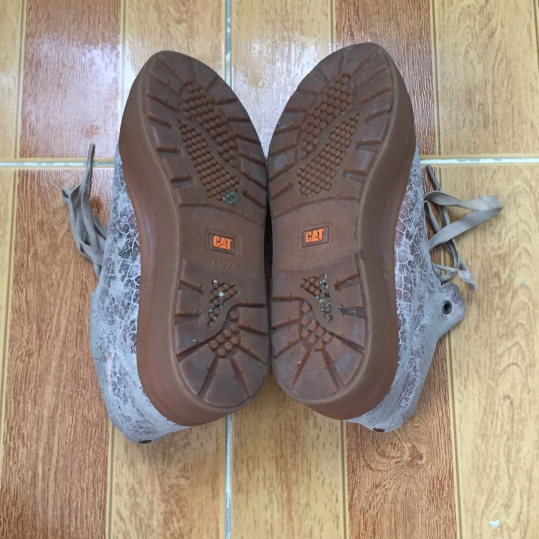 CAT/CATERPILLAR Rose Gold Ease Thick-Soled Shoes (Category: Sneakers) located in Batangas. Submitted by dodgerblue (Listing ID 1235377658, Image 3). Description: has signs of use.