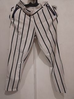 Celana panjang wanita
