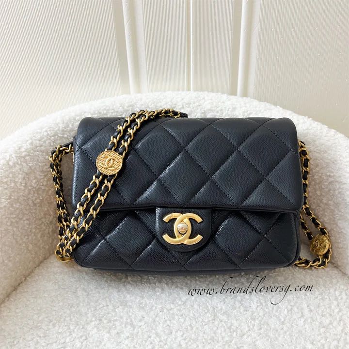 Sold✖️Chanel 22A Twist Your Buttons Small Flap in Black
