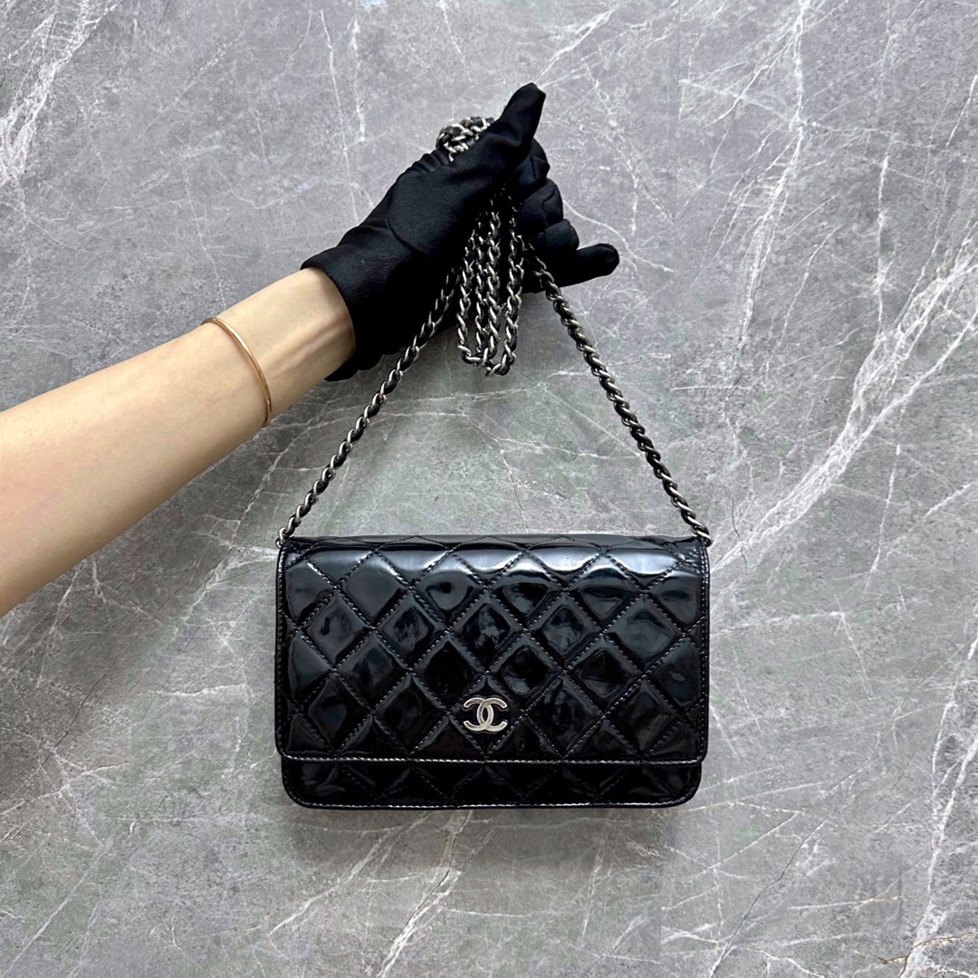 Chanel patent leather wallet on chain deals