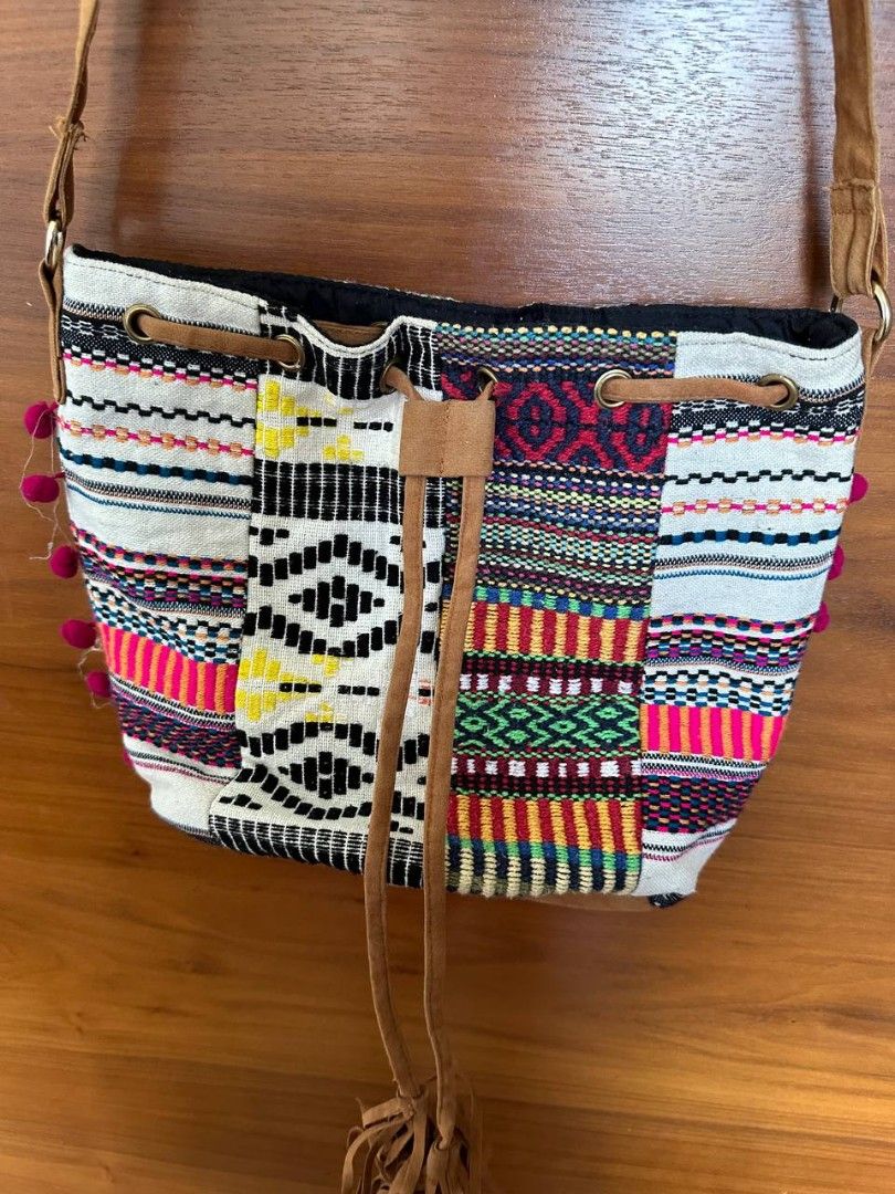 Chumbak hotsell sling bags
