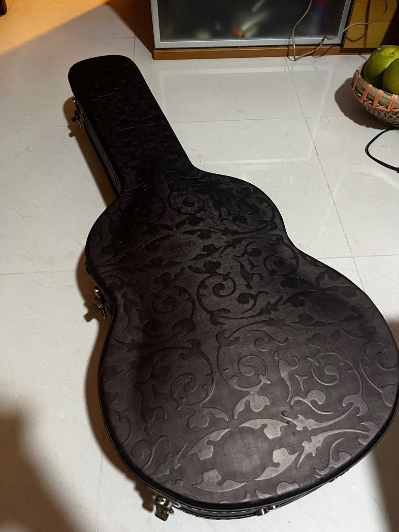 Cibeles guitar store case