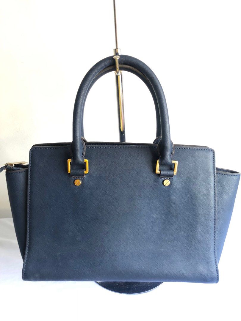 Clearance sale Authentic Michael Kors bag Women s Fashion