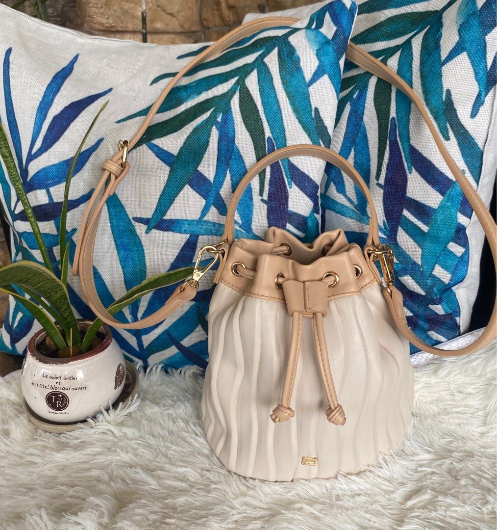 Clue Bucket Sling Bag (good as new) Women #39 s Fashion Bags Wallets
