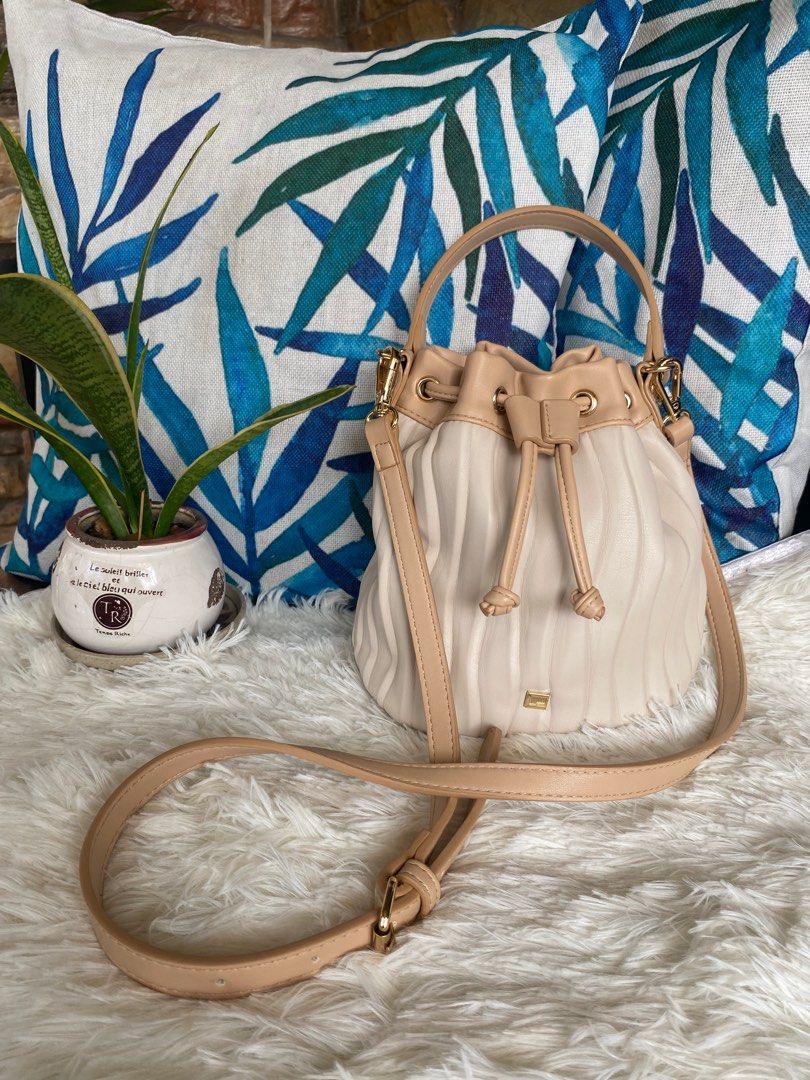 Clue Bucket Sling Bag (good as new) Women #39 s Fashion Bags Wallets