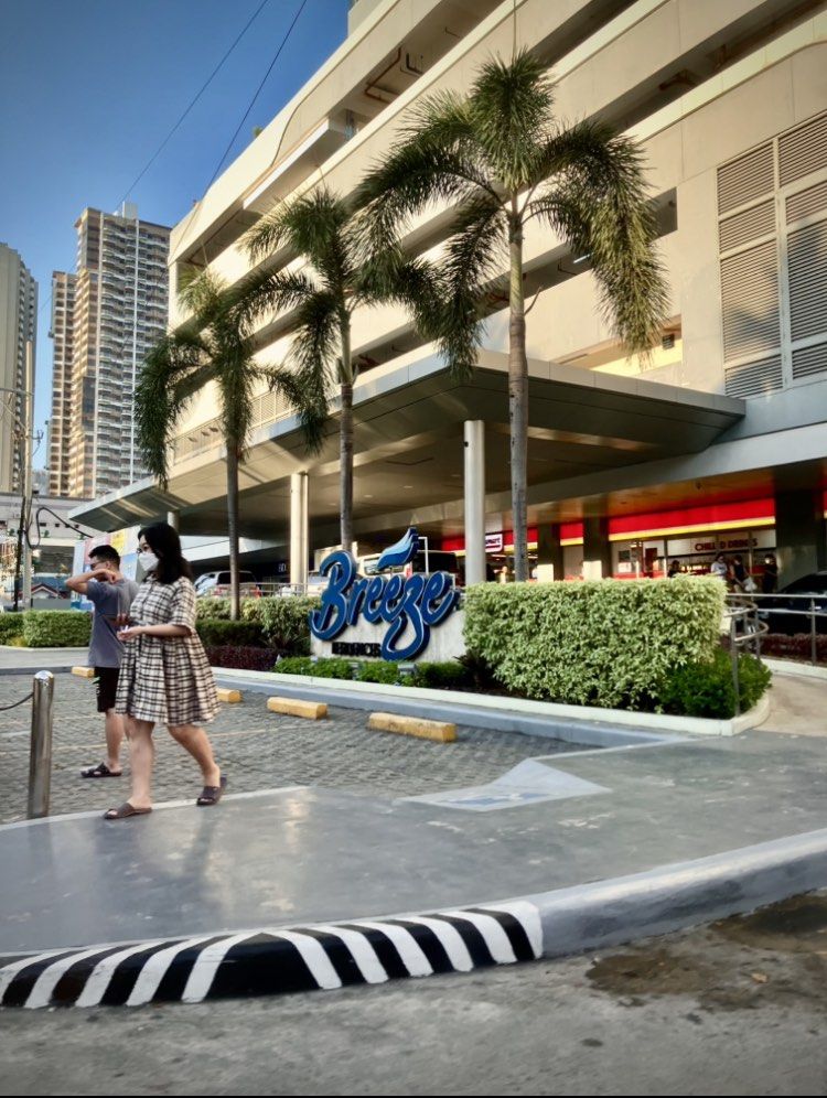 Condo for Rent (Daily Rent) (Category: Apartments & Condos) located in Mandaluyong City. Submitted by mon143 (Listing ID 1235457028, Image 2). Description: Condo for Rent Breeze Residences Fully-furnished 2k - 2,500 per night. Maximum 4 pax. Pm. 09762938832.