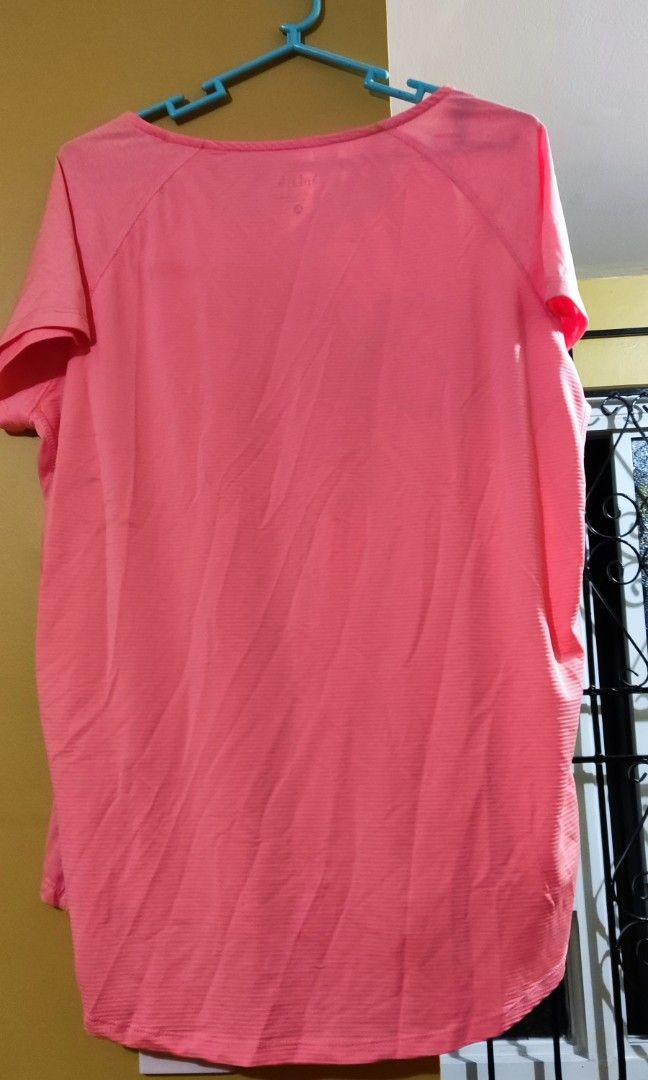 Coral pink gym/athletic top (Category: Activewear) located in Angono. Submitted by bblossom21 (Listing ID 1235344330, Image 3). Description: .