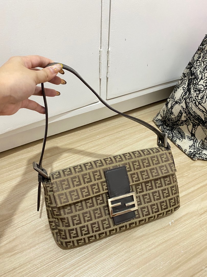 fendi-baguette-bag-on-carousell