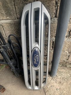 Ford everest original grill (2016-2017 model)